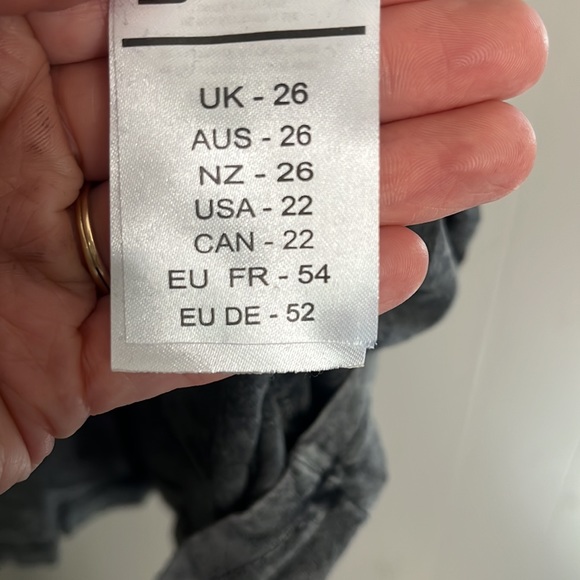 Boohoo | PLUS ACID WASH T-SHIRT DRESS - Picture 5 of 6